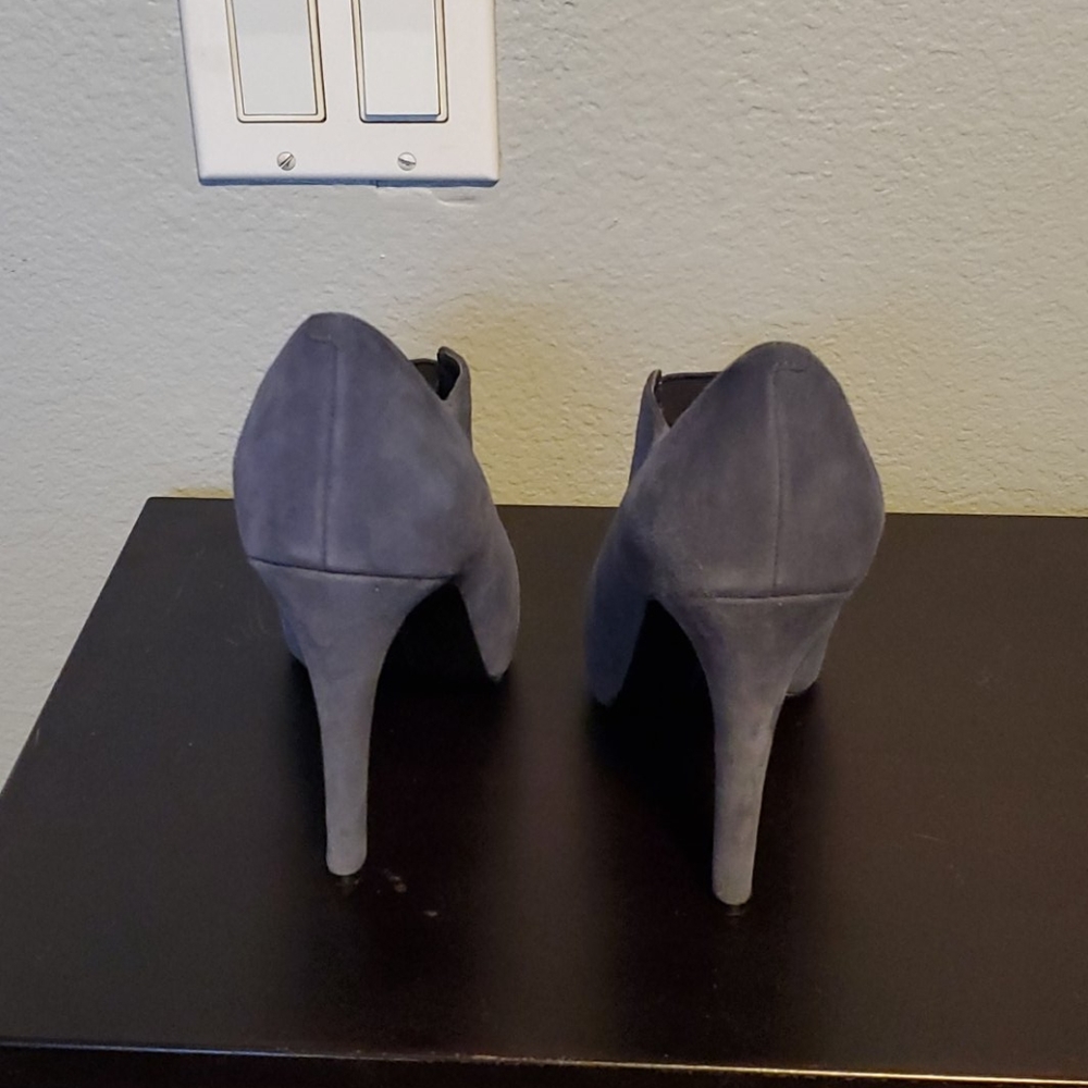 Shoes - Picture 3 of 4
